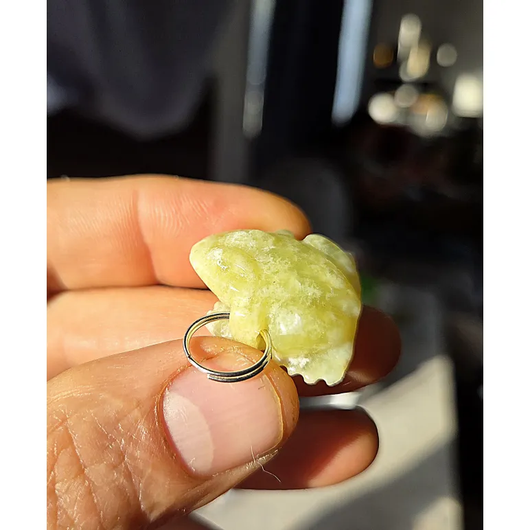 лягушка из натурального камня