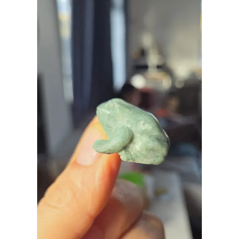 лягушка из натурального камня