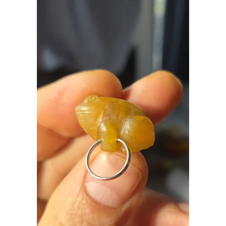 лягушка из натурального камня