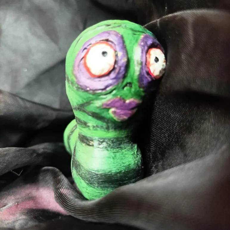 Фигура из глины. Персонаж Меггот из мультфильма "Труп невесты"