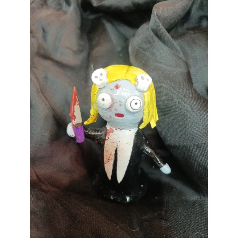 Фигура из глины "Ленор"