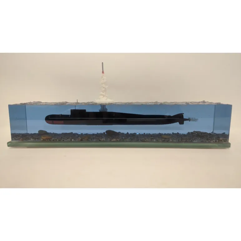 Модель подводной лодки 667БДРМ "Дельфин".