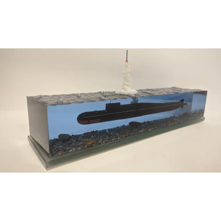 Модель подводной лодки 667БДРМ "Дельфин".