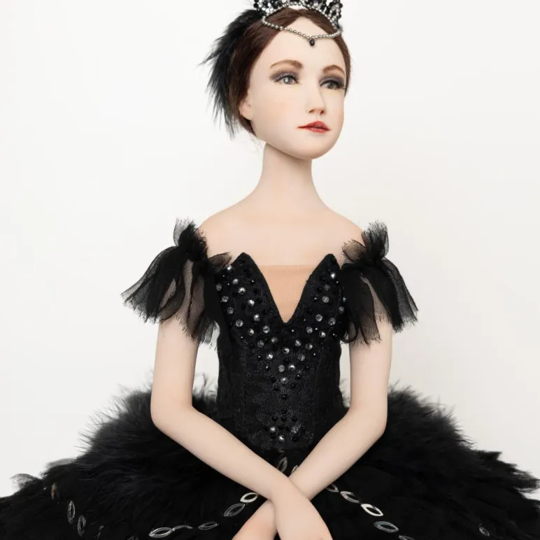 Кукла "Черный лебедь"