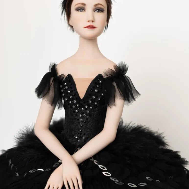 Кукла "Черный лебедь"