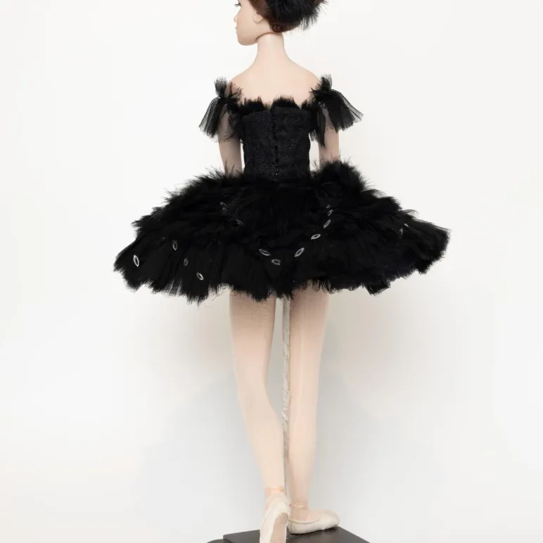 Кукла "Черный лебедь"