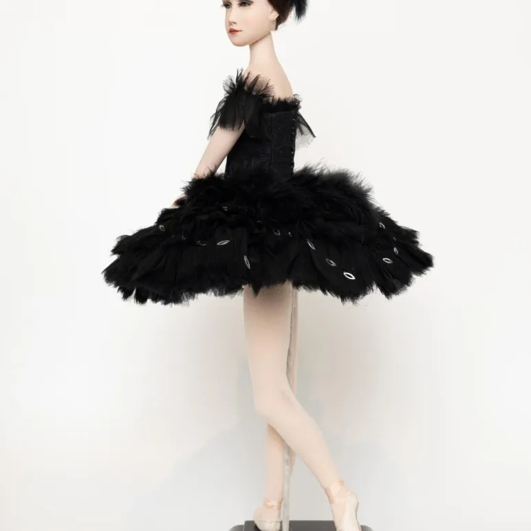 Кукла "Черный лебедь"