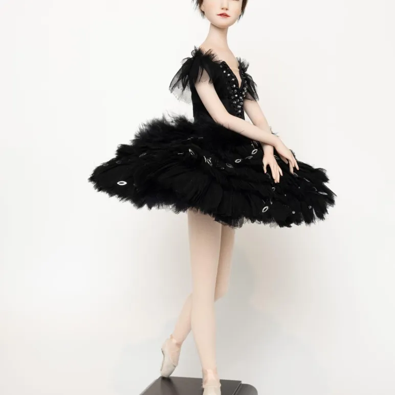 Кукла "Черный лебедь"