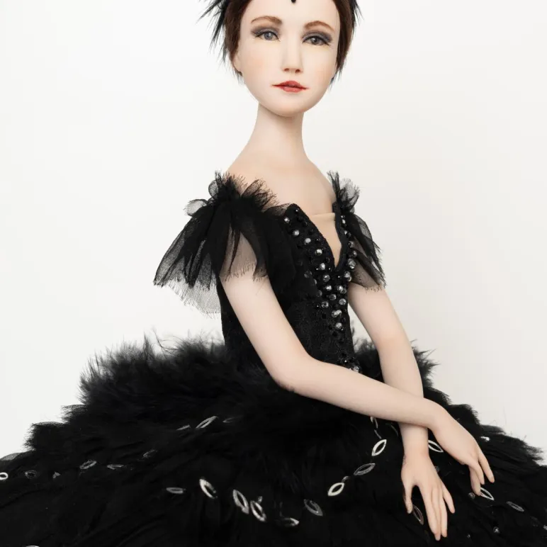 Кукла "Черный лебедь"