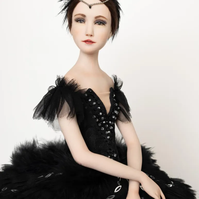 Кукла "Черный лебедь"