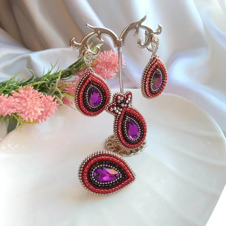 Комплект украшений "Гранаты"