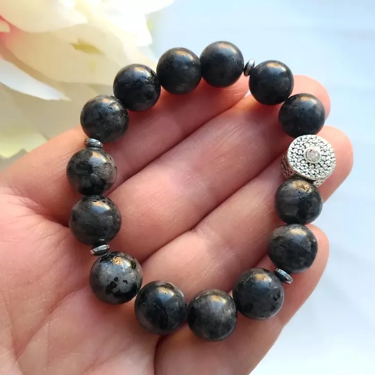 Женский браслет-талисман из лабродорита