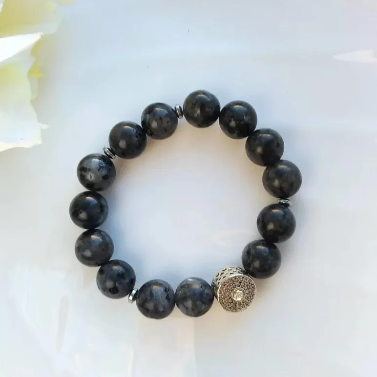 Женский браслет-талисман из лабродорита