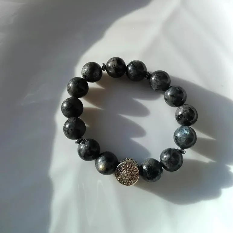 Женский браслет-талисман из лабродорита