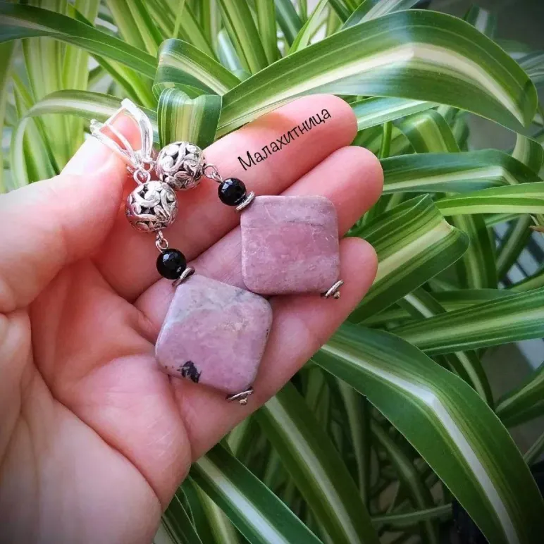 Серьги с родонитом "Сладкий флирт"