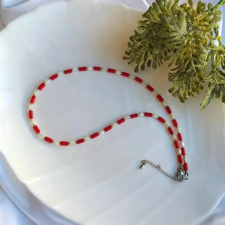 Чокер из кораллов и перламутра