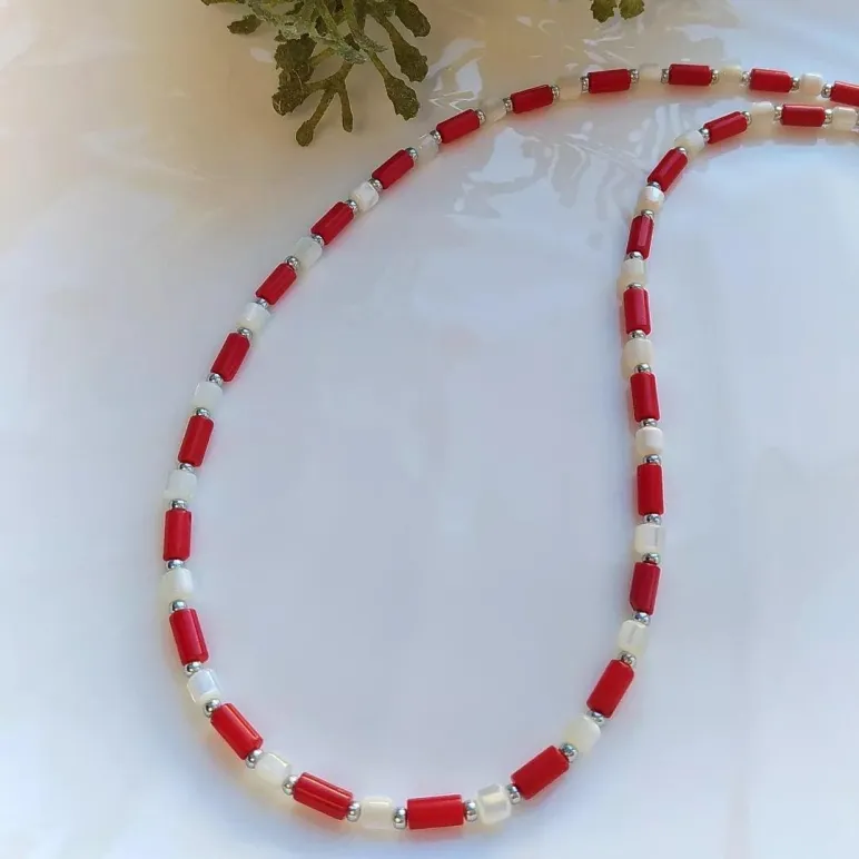 Чокер из кораллов и перламутра
