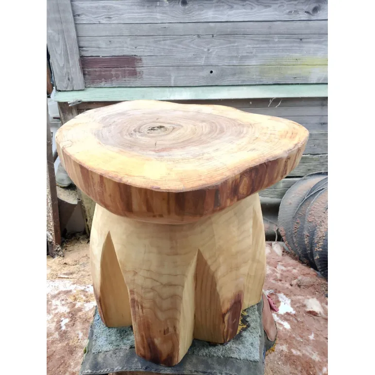 Табуреты из цельного дерева