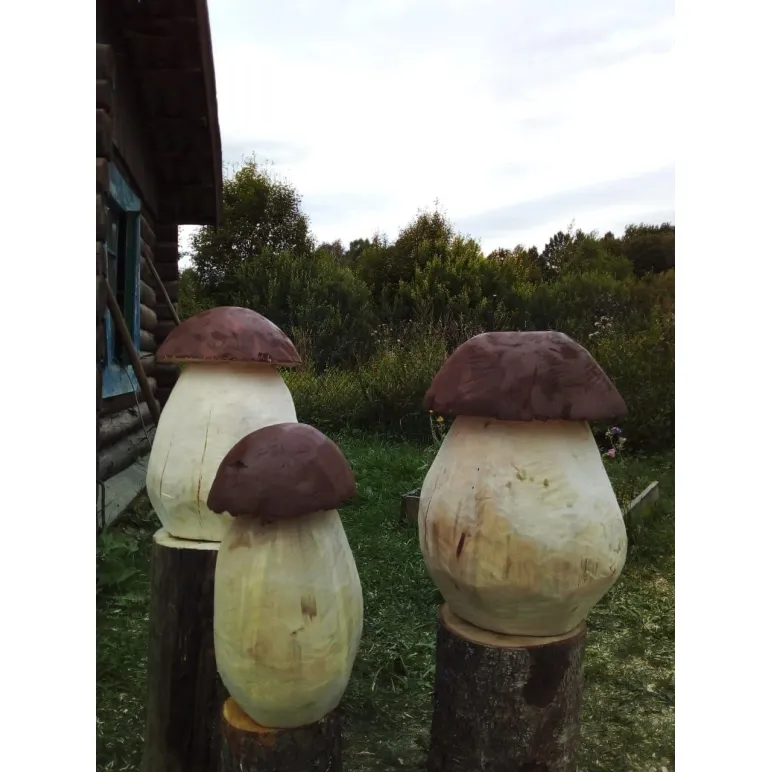 Табуреты из цельного дерева