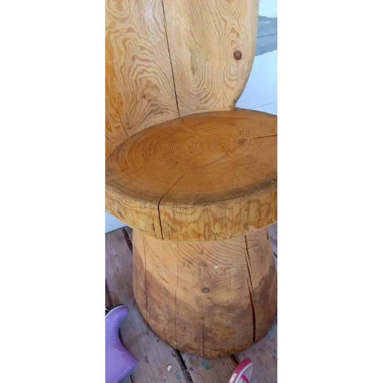 Табуреты из цельного дерева