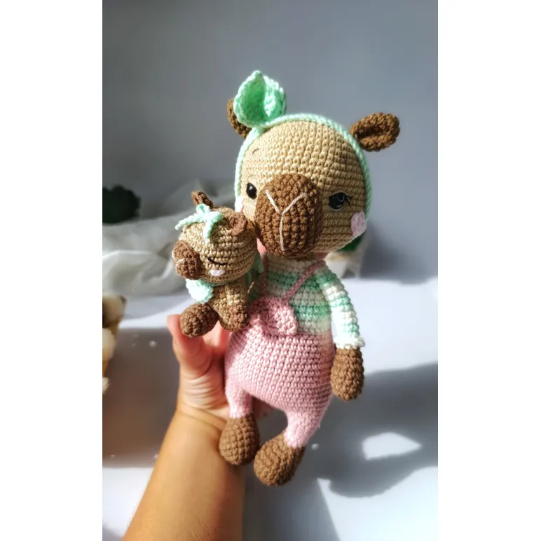 Игрушка вязаная ручная работа "Капибара с малышом"