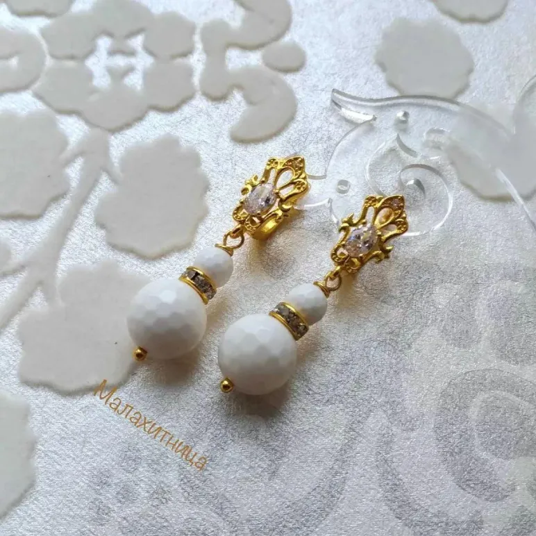 Серьги с белыми агатами "Прелесть"