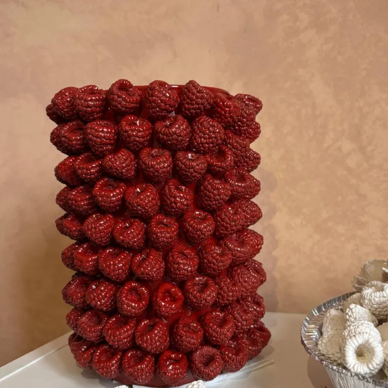 Ваза с малинками