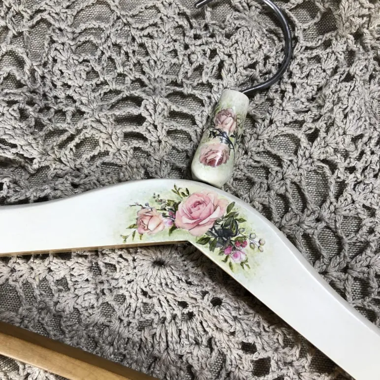 Вешалка-плечики на основе винтажных