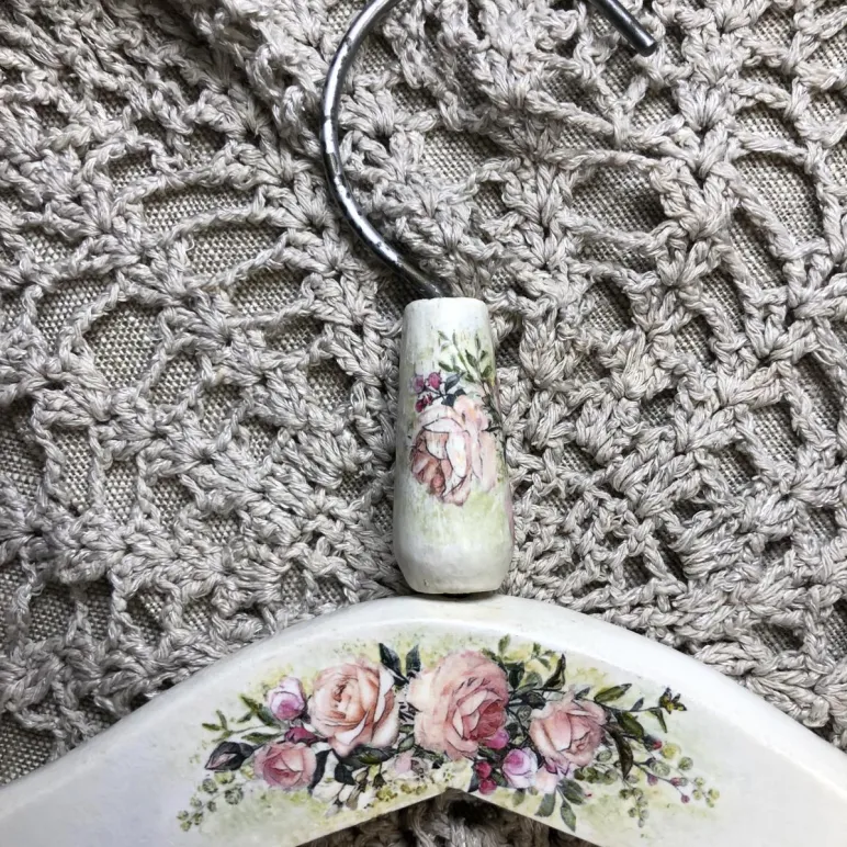 Вешалка-плечики на основе винтажных