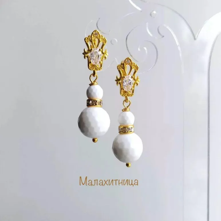 Серьги с белыми агатами "Прелесть"