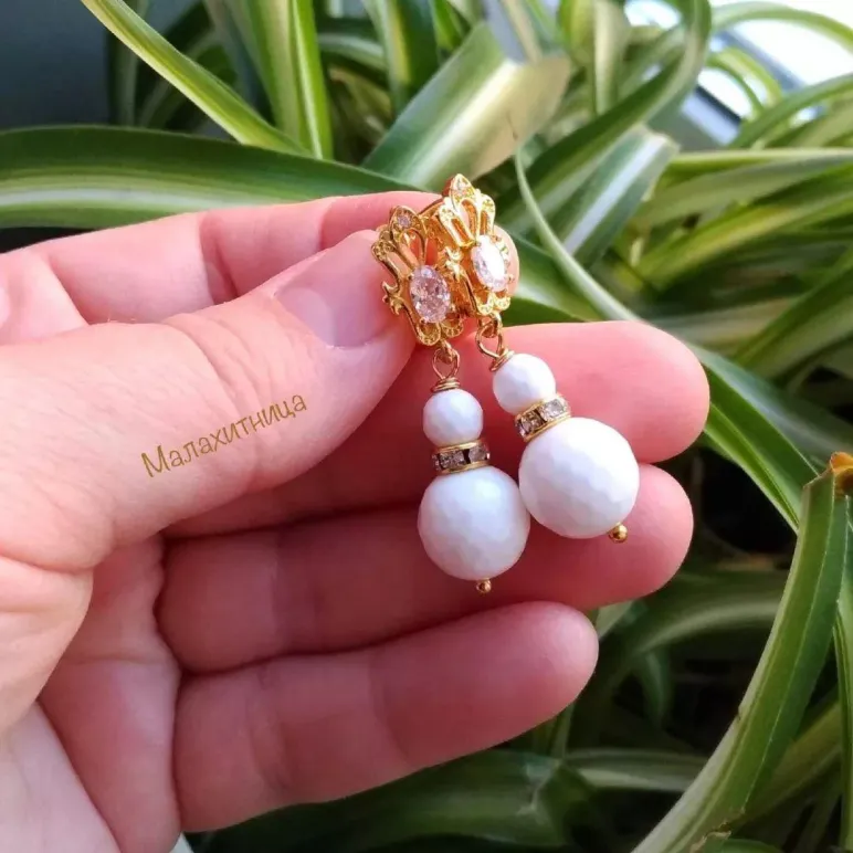Серьги с белыми агатами "Прелесть"