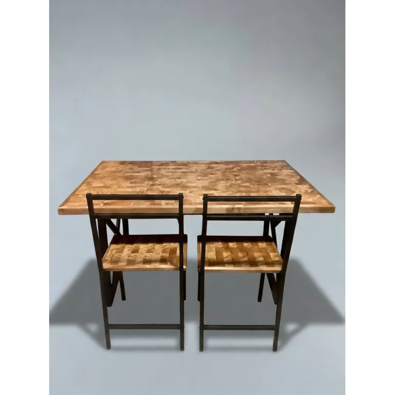 Офисный стол и стулья