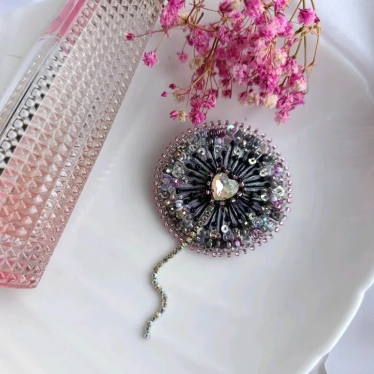 Брошь Одуванчик серый с розовым