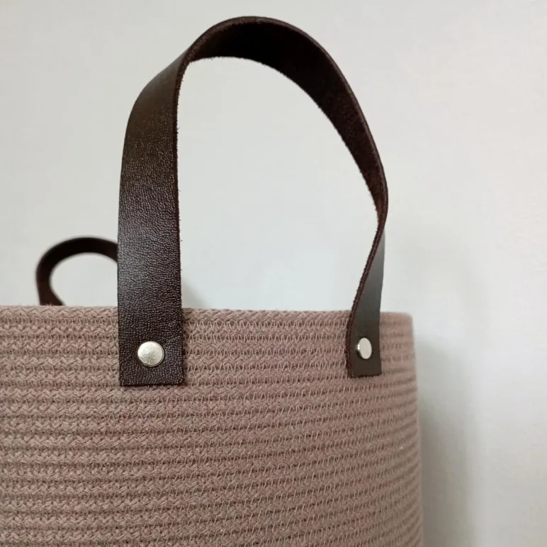 Корзина для хранения с коричневыми ручками