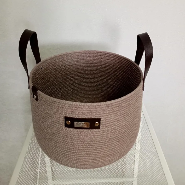 Корзина для хранения с коричневыми ручками
