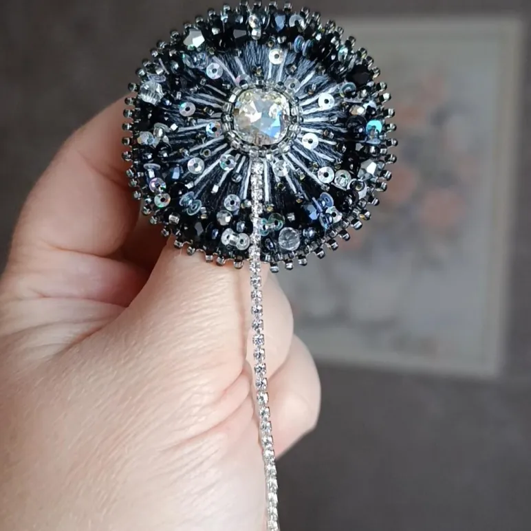 Брошь Одуванчик чёрный