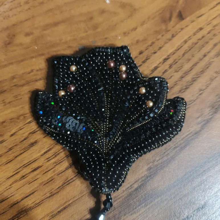 Черная лилия