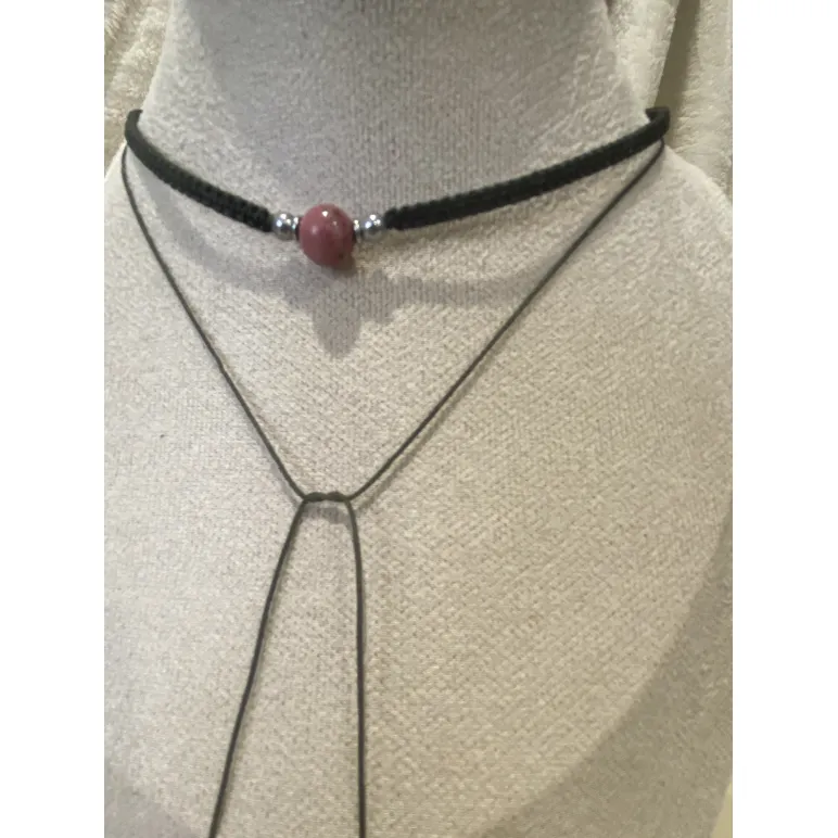 Колье - чокер с натуральным камнем Родонит