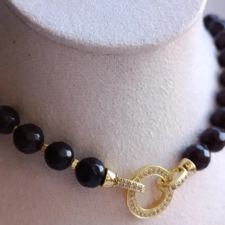 Колье из граната со съёмной подвеской