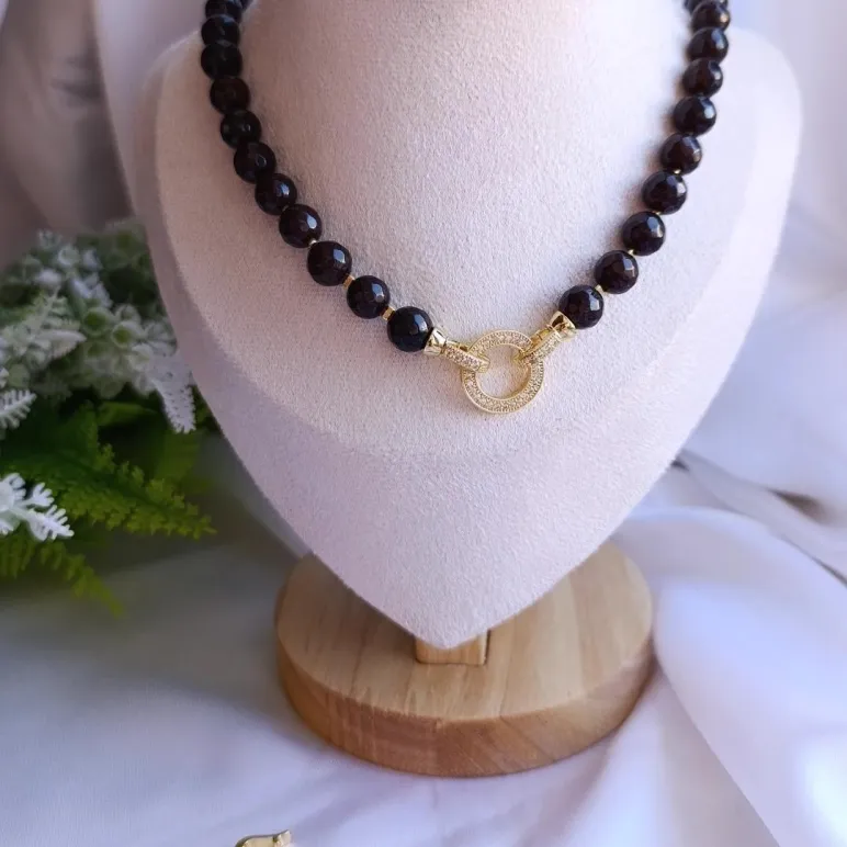 Колье из граната со съёмной подвеской