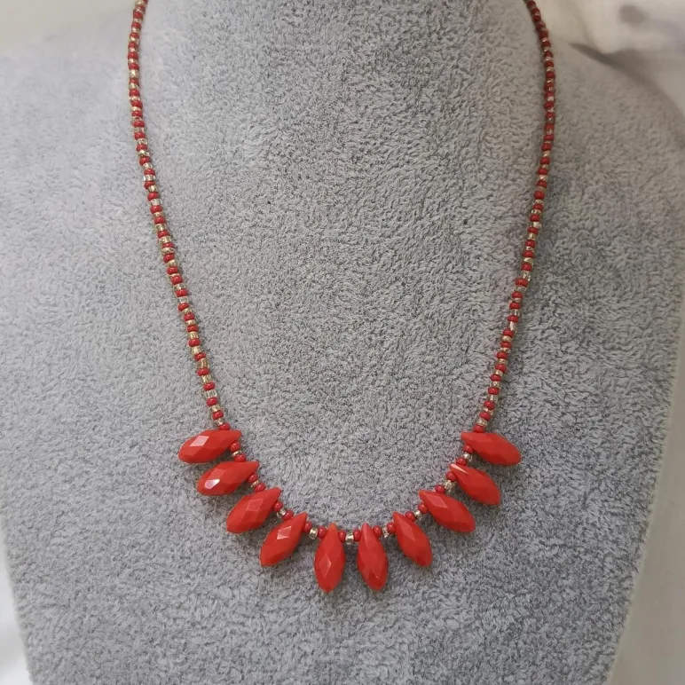 Комплект из бисера с кораллом