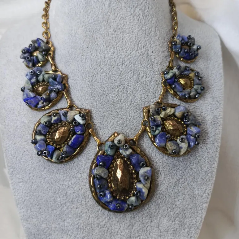Колье с содалитом