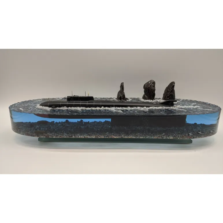 Подводная лодка 949А "Антей" на фоне скал "Три брата"