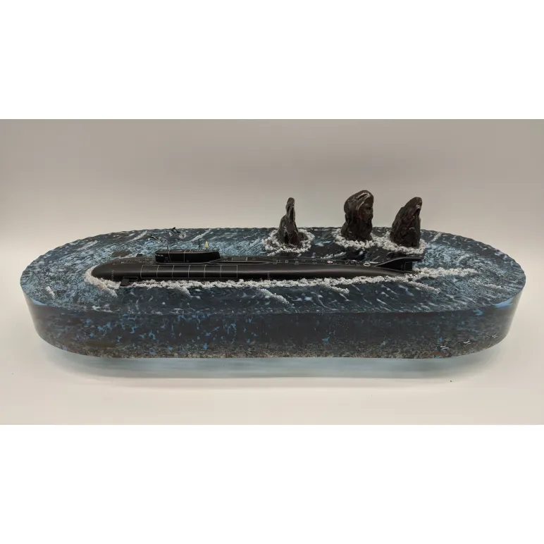 Подводная лодка 949А "Антей" на фоне скал "Три брата"