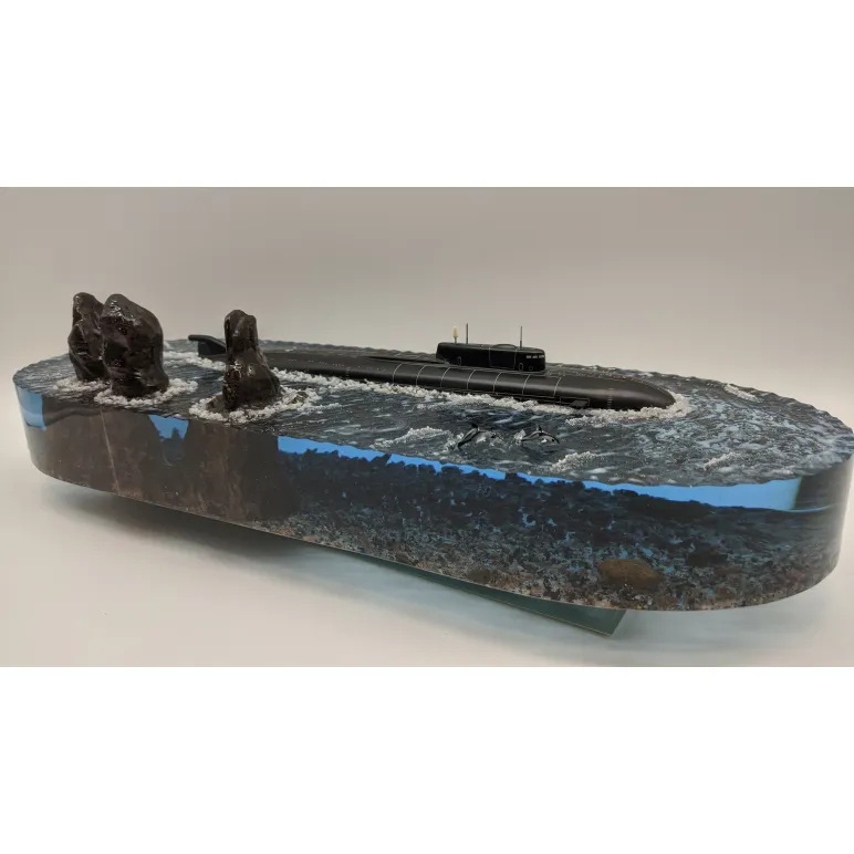 Подводная лодка 949А "Антей" на фоне скал "Три брата"