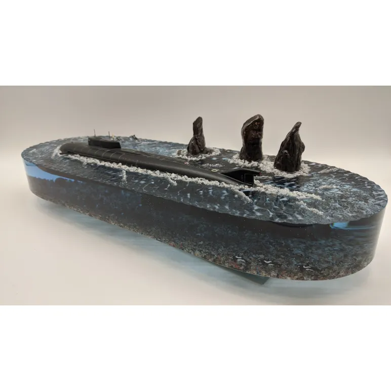 Подводная лодка 949А "Антей" на фоне скал "Три брата"