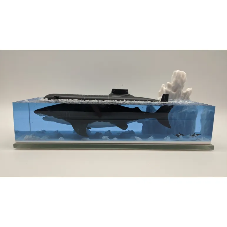 Подводная лодка проект 941 "Акула" с Большой белой акулой.