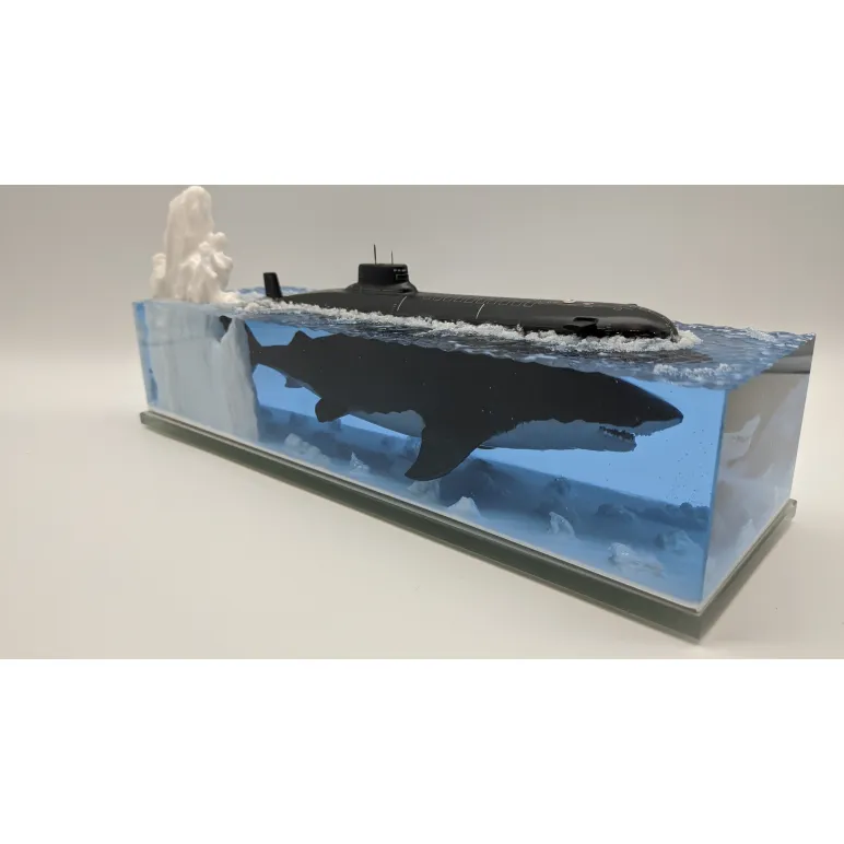 Подводная лодка проект 941 "Акула" с Большой белой акулой.