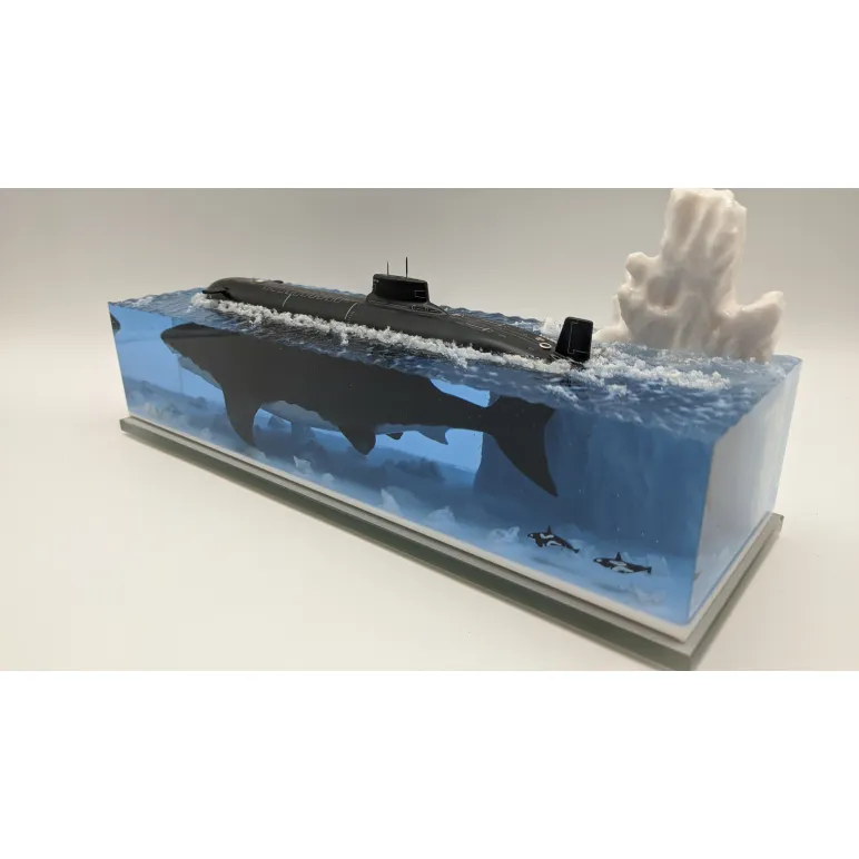 Подводная лодка проект 941 "Акула" с Большой белой акулой.