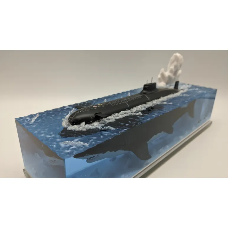 Подводная лодка проект 941 "Акула" с Большой белой акулой.